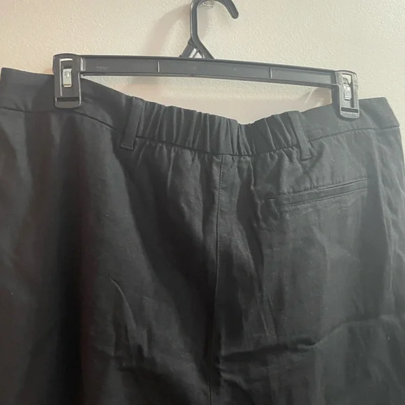 Old Navy Black linen shorts with floral top - Picture 11 of 16